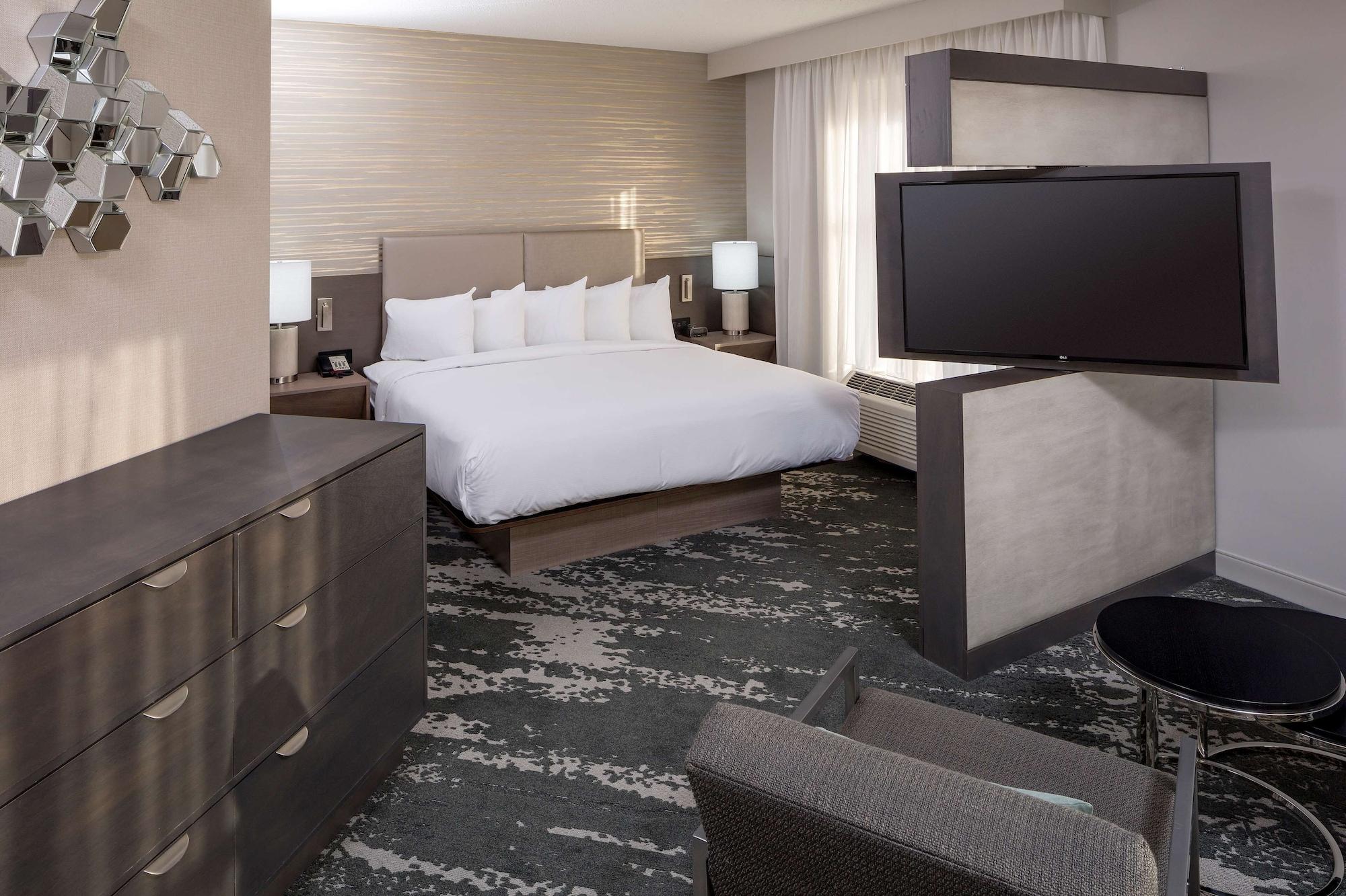 Doubletree By Hilton Boston Logan Airport Chelsea Hotel Exterior photo