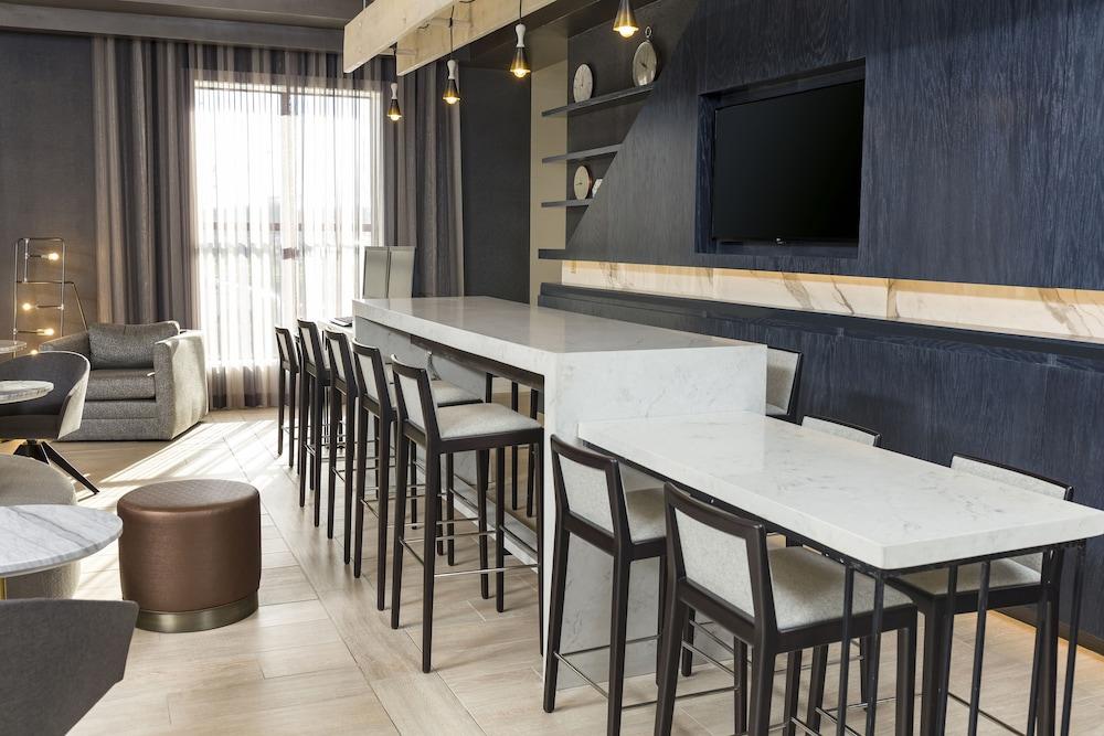Doubletree By Hilton Boston Logan Airport Chelsea Hotel Exterior photo