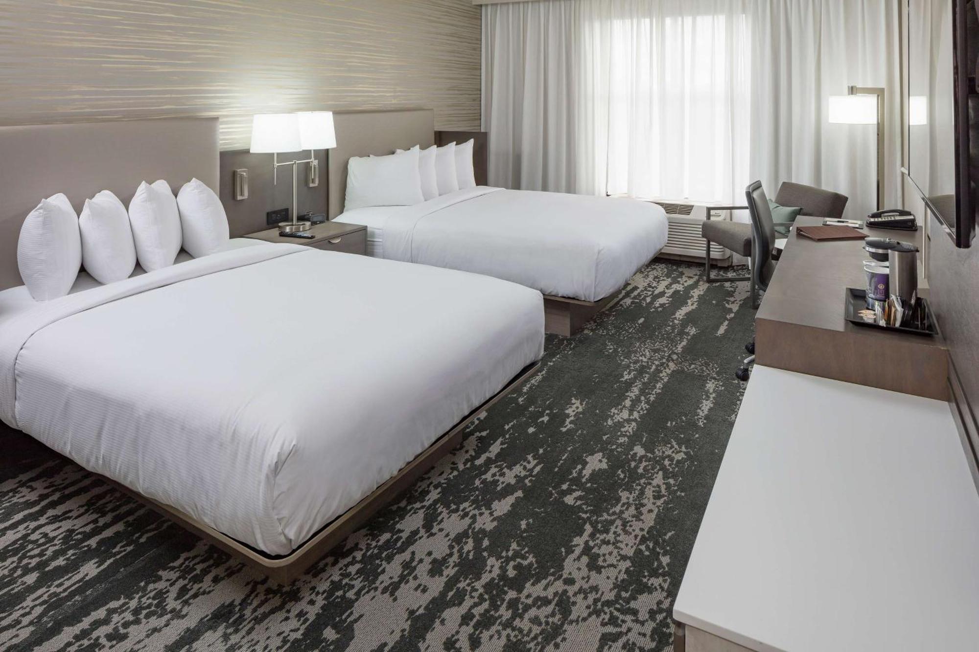 Doubletree By Hilton Boston Logan Airport Chelsea Hotel Exterior photo